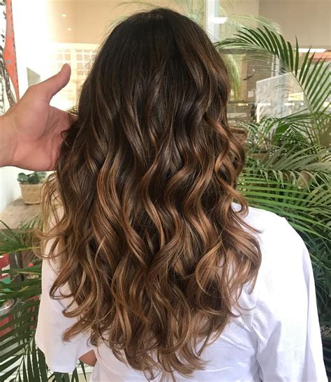 morena iluminada cabelo curto ondulado|Morena iluminada em cabelo curto: 40 fotos lindas